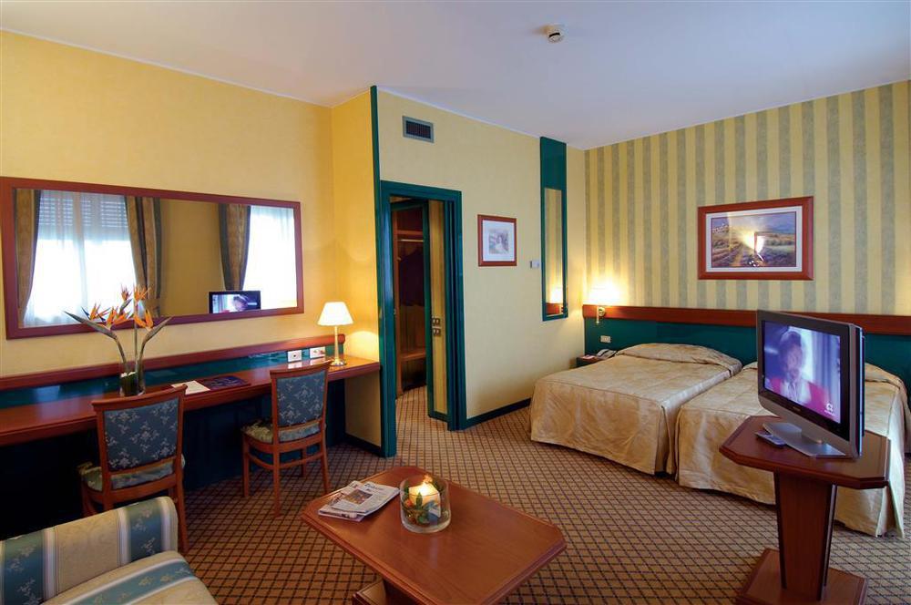Atahotel Quark Мілан Номер фото